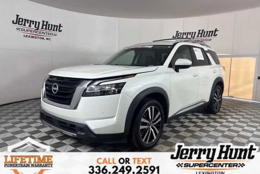2023 Nissan Pathfinder Platinum photo 1