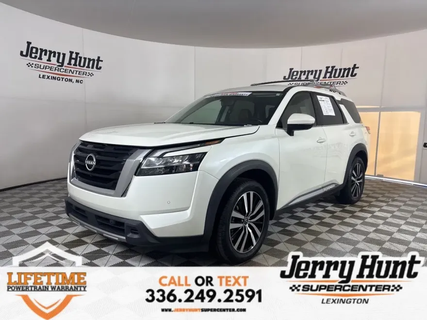 2023 Nissan Pathfinder Platinum photo 1