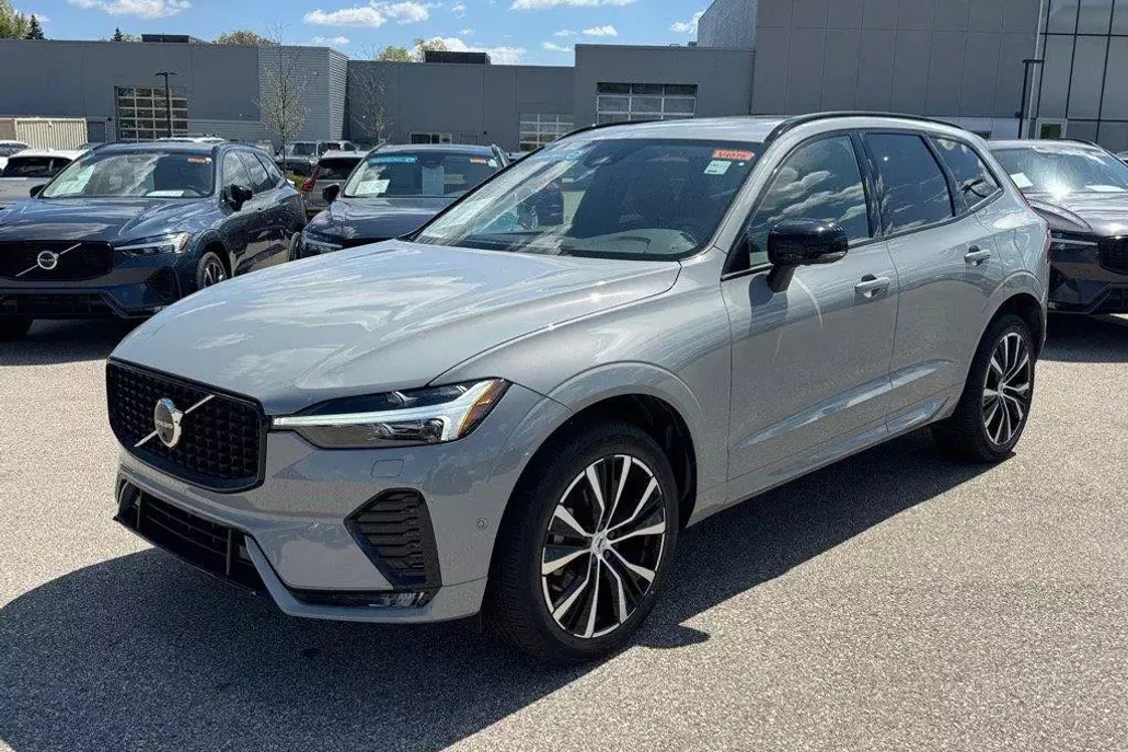 2025 Volvo XC60 B5 Plus photo 1