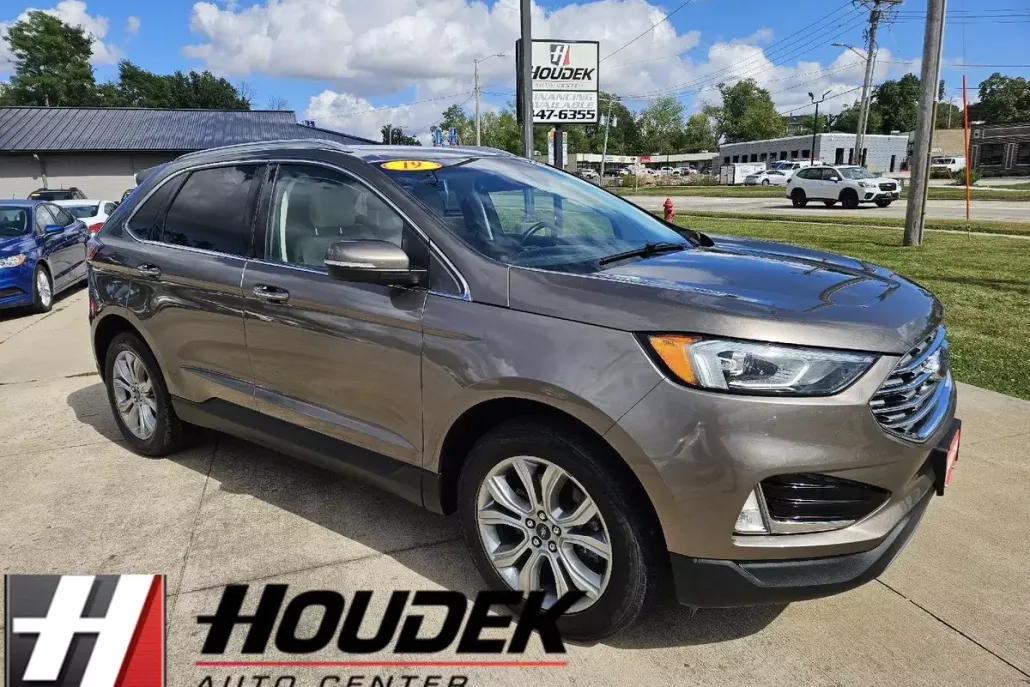 2019 Ford Edge Titanium photo 1