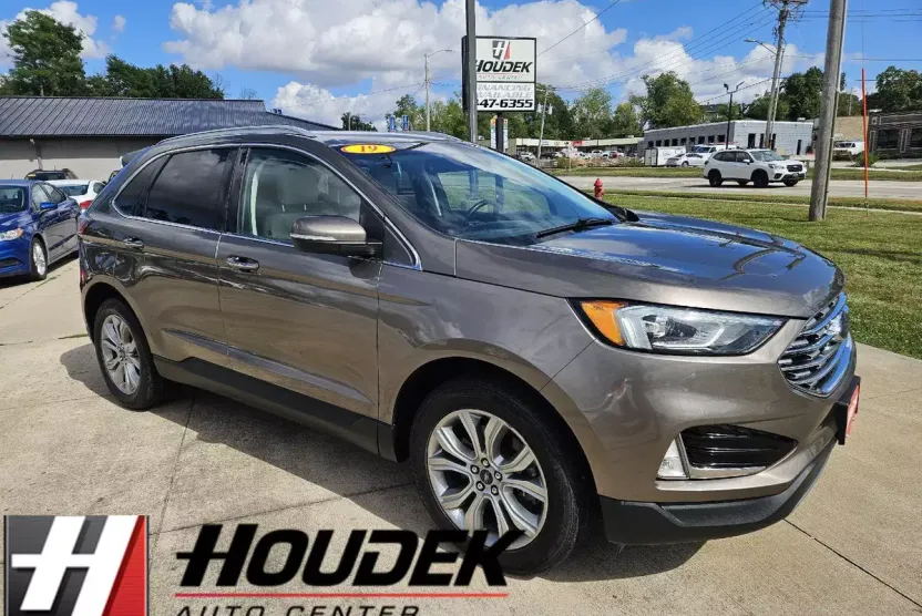 2019 Ford Edge Titanium photo 1