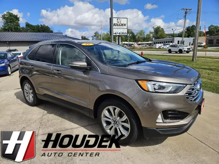 2019 Ford Edge Titanium photo 1