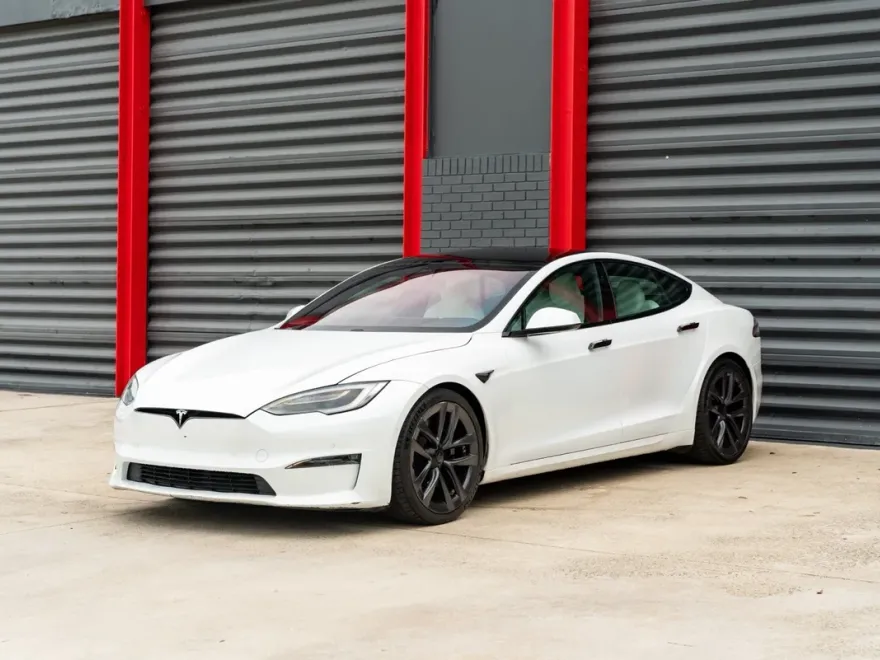 2022 Tesla Model S Plaid photo 1