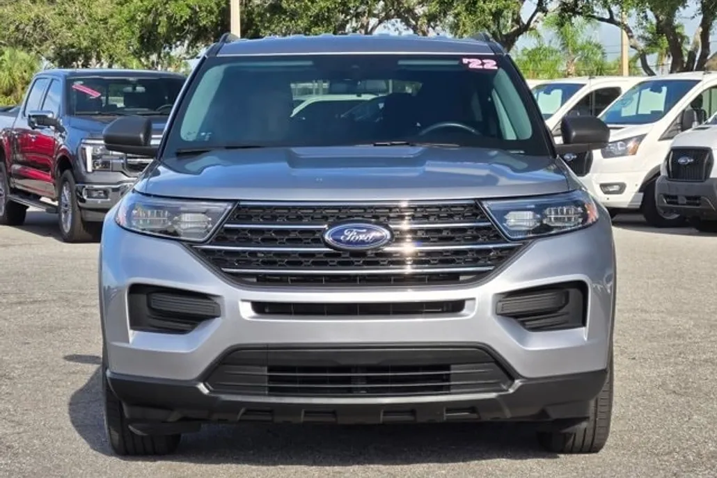 2022 Ford Explorer XLT photo 1