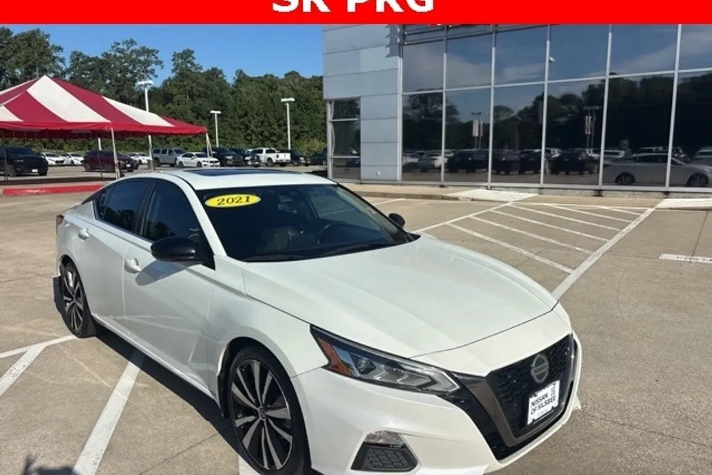 2021 Nissan Altima SR photo 1