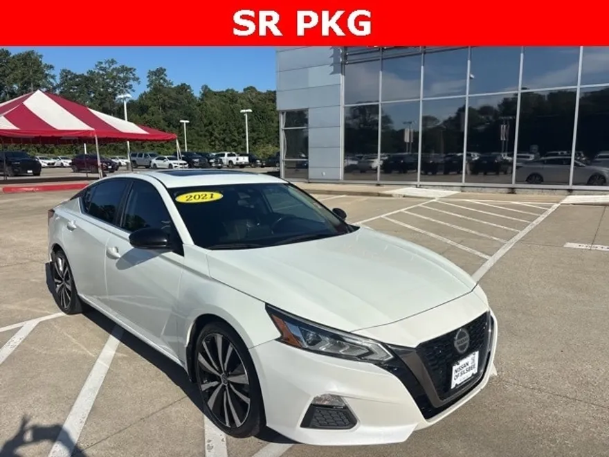 2021 Nissan Altima SR photo 1