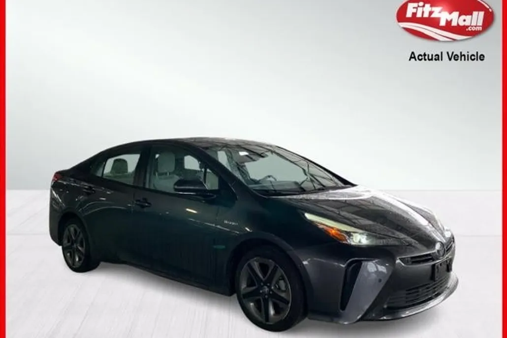 2020 Toyota Prius XLE photo 1