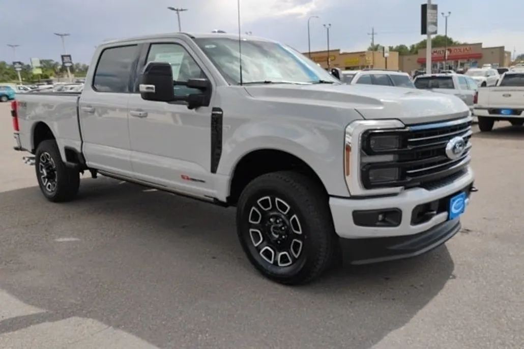 2025 Ford F-350 photo 1