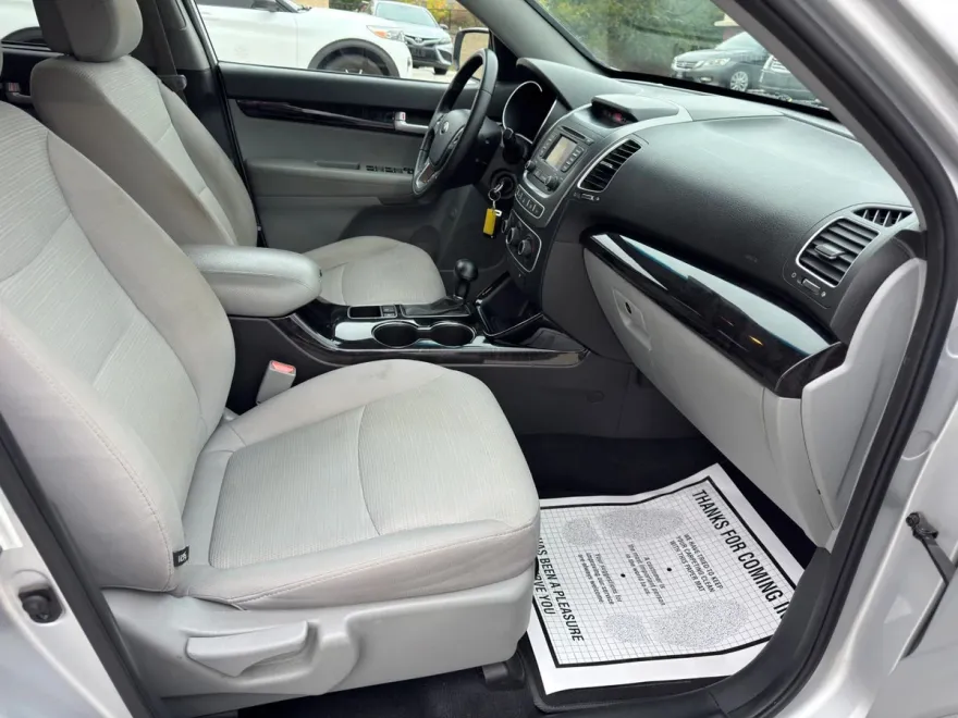 2015 Kia Sorento LX photo 1