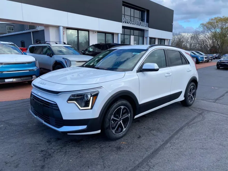 2025 Kia Niro LX photo 1