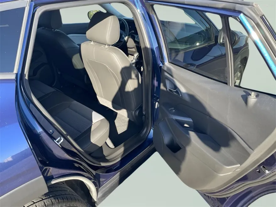 2024 Chevrolet Trax LT photo 1