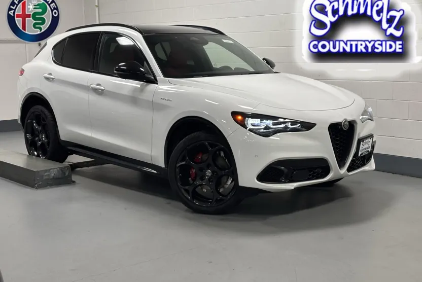 2025 Alfa Romeo Stelvio Sprint Base photo 1