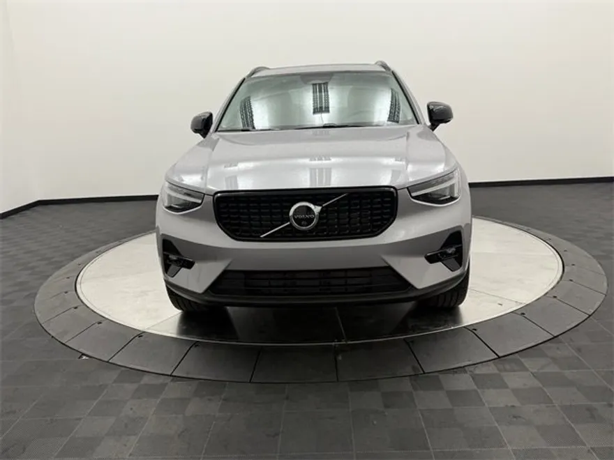 2026 Volvo XC40 photo 1