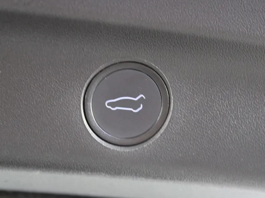 2020 Tesla Model Y Long Range photo 17