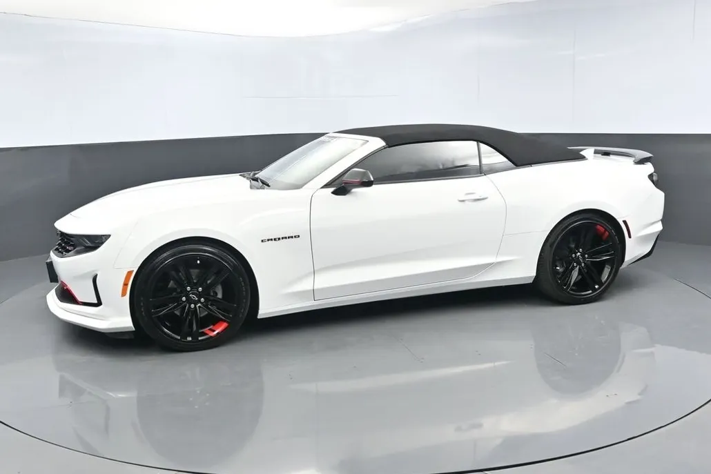 2023 Chevrolet Camaro 3LT photo 1