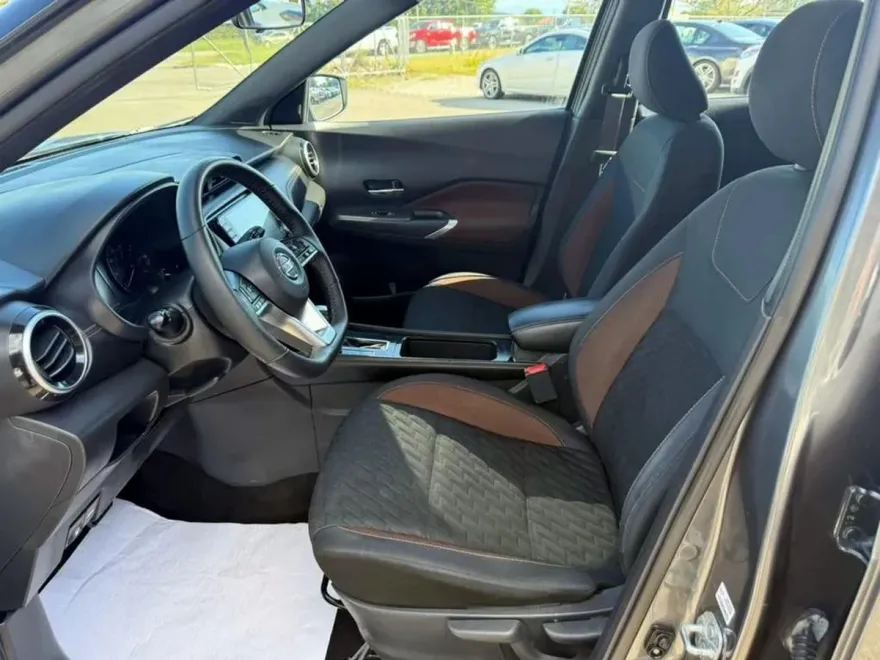 2021 Nissan Kicks SR photo 1