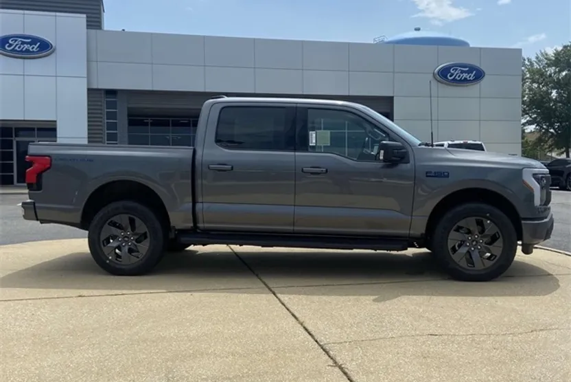 2025 Ford F-150 Lightning photo 1