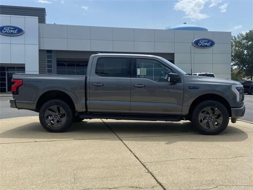2025 Ford F-150 Lightning photo 1