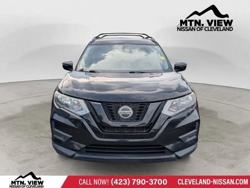 2018 Nissan Rogue SV photo 1