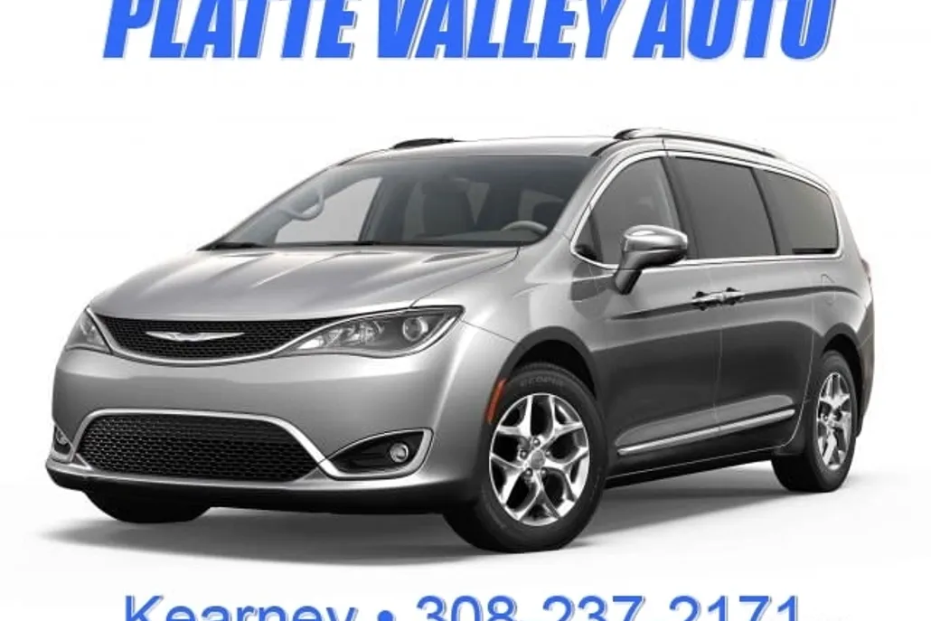 2017 Chrysler Pacifica LX photo 1