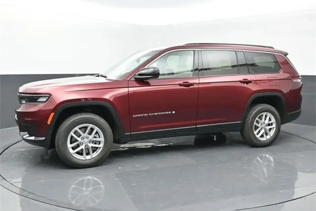 2024 Jeep Grand Cherokee Laredo photo 1