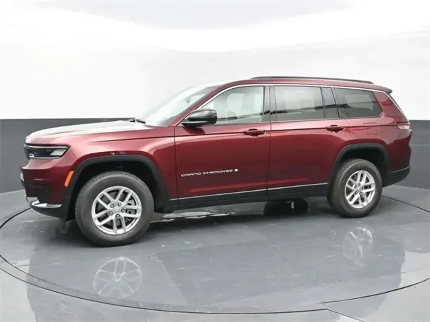 2024 Jeep Grand Cherokee Laredo photo 1