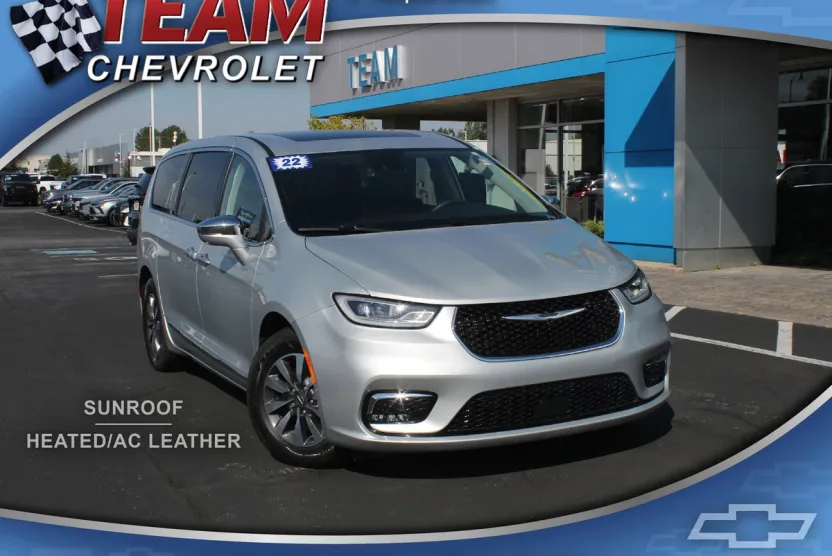 2022 Chrysler Pacifica Hybrid Limited photo 1