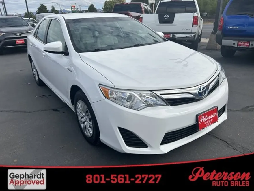 2014 Toyota Camry Hybrid LE photo 1