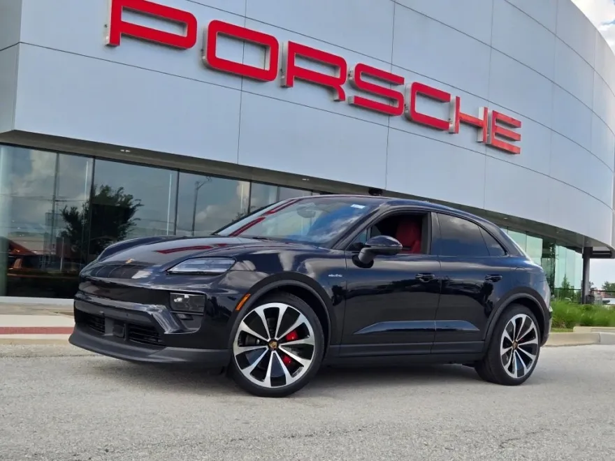 2025 Porsche Macan Electric photo 1