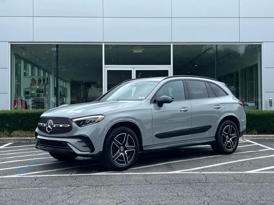 2025 Mercedes Benz GLC 300 4MATIC photo 1