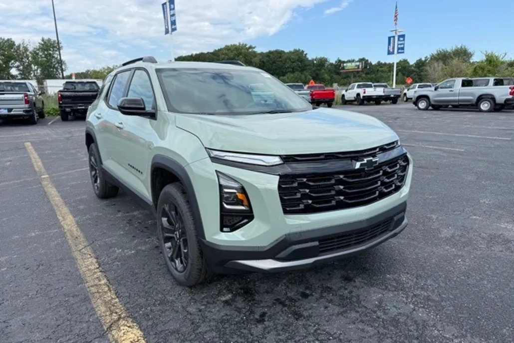2026 Chevrolet Equinox LT photo 1