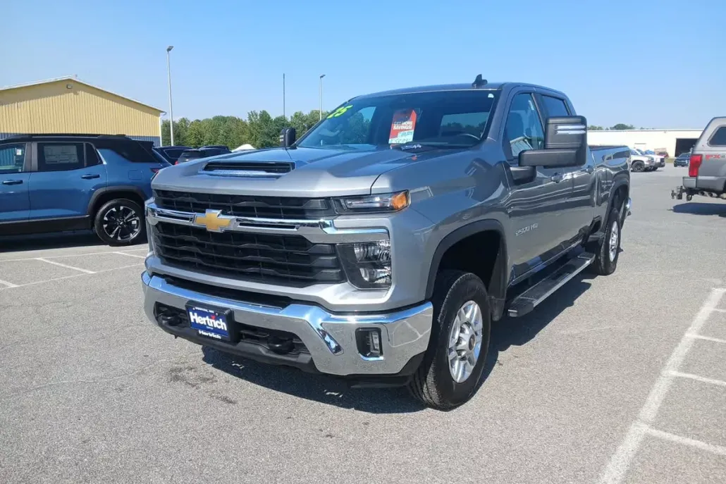 2025 Chevrolet Silverado 2500HD LT photo 1