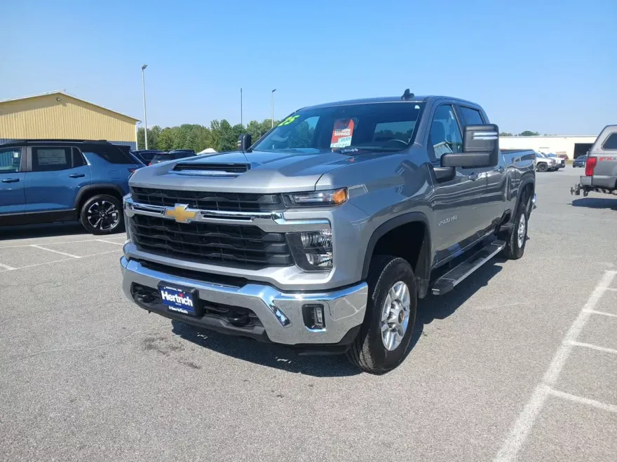 2025 Chevrolet Silverado 2500HD LT photo 1