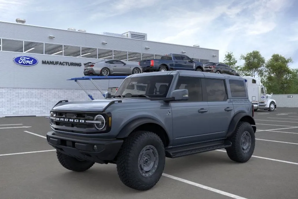 2025 Ford Bronco Outer Banks photo 1