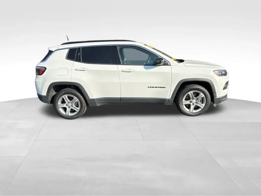 2023 Jeep Compass Latitude photo 1