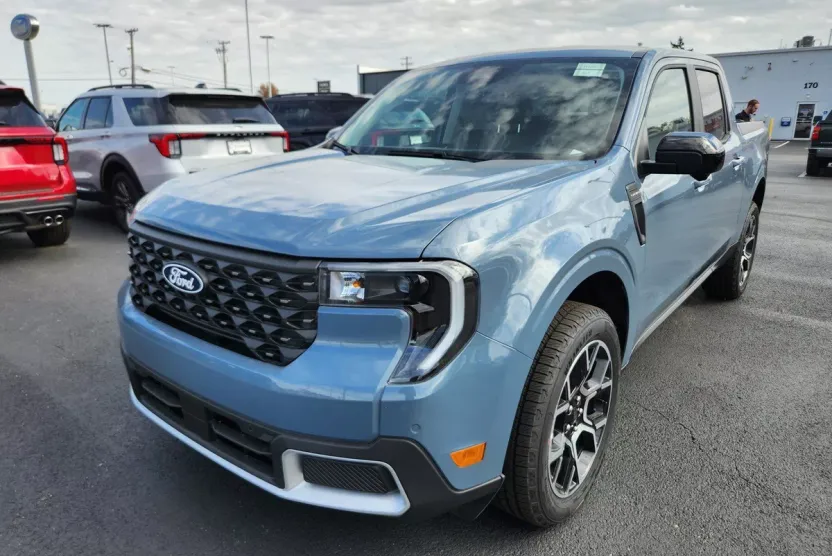 2025 Ford Maverick Lariat photo 1