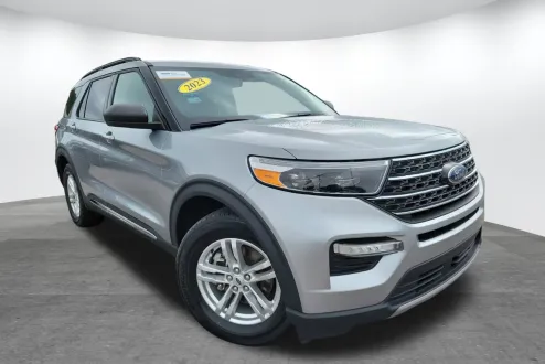 2023 Ford Explorer XLT photo 1