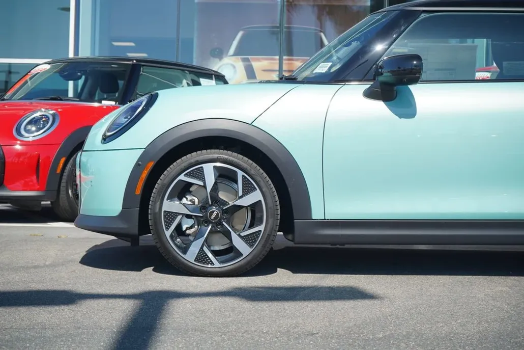 2026 Mini Cooper 2 Door Hardtop Iconic photo 1