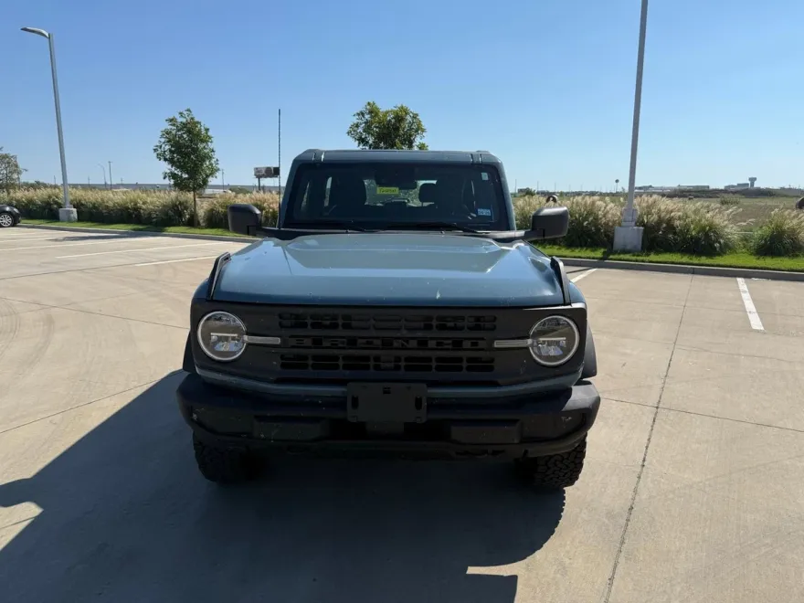 2022 Ford Bronco Base photo 1