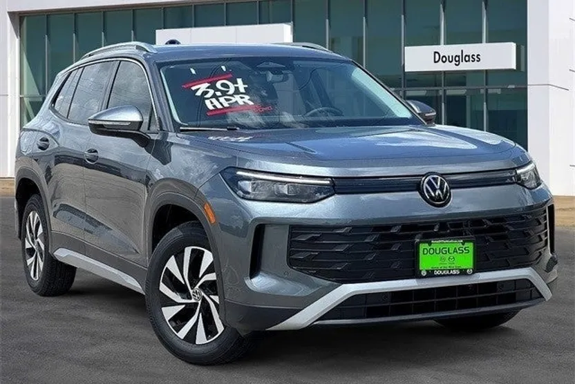 2025 Volkswagen Tiguan S photo 1