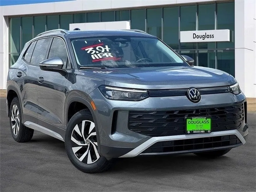 2025 Volkswagen Tiguan S photo 1
