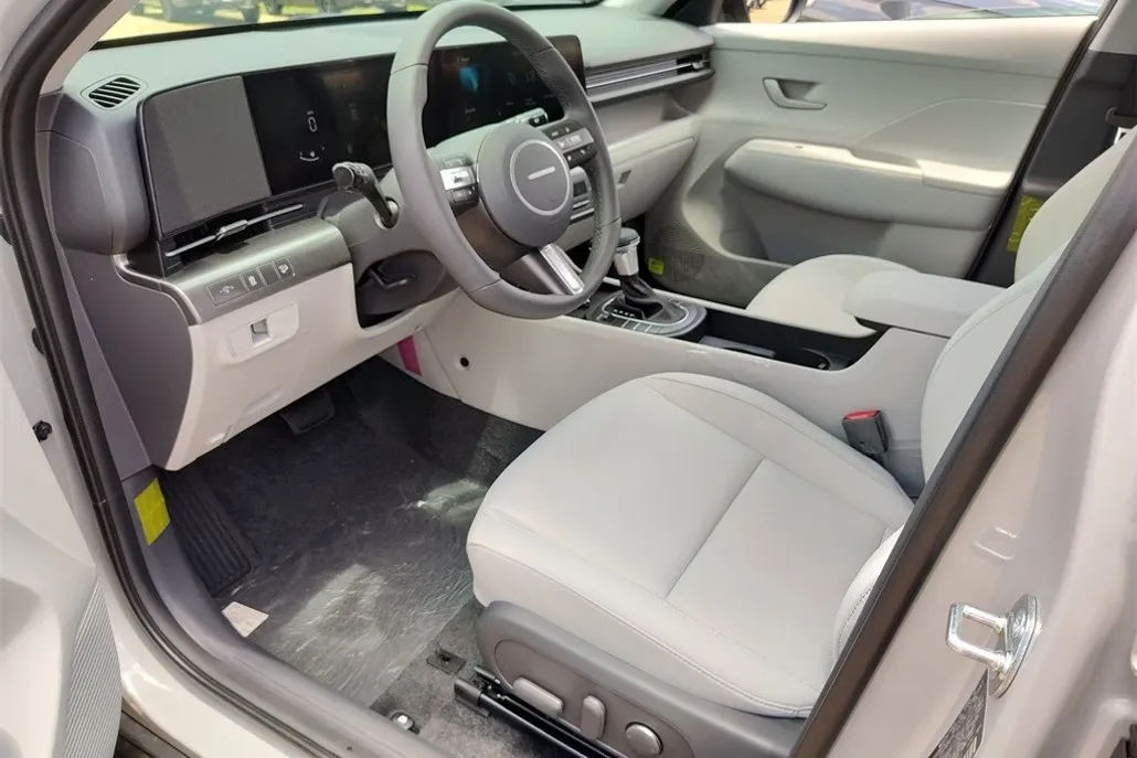 2025 Hyundai Kona SEL photo 1