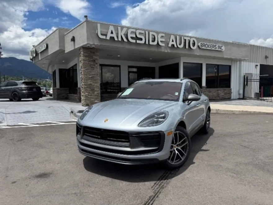 2024 Porsche Macan T photo 1