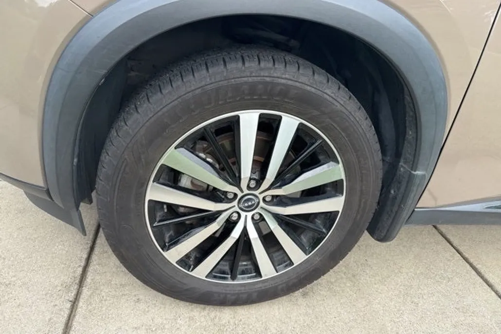 2023 Nissan Pathfinder Platinum photo 1