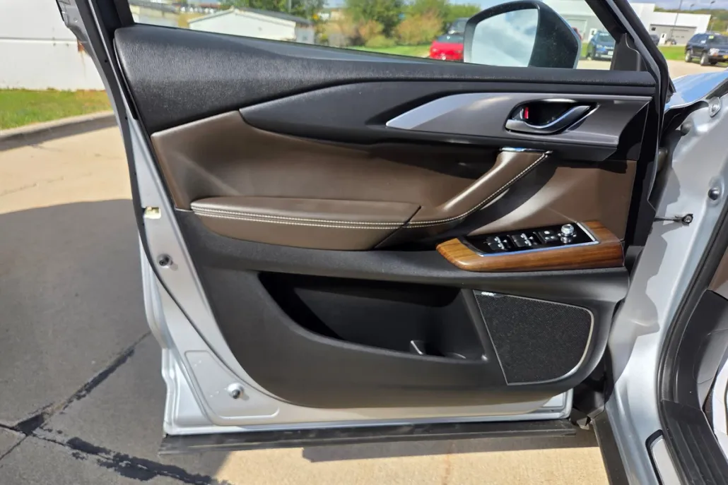 2020 Mazda CX-9 Signature photo 1