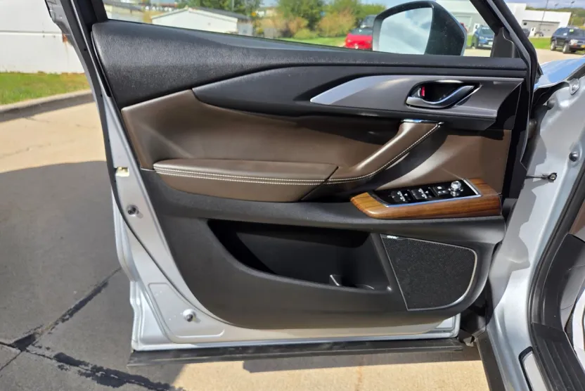 2020 Mazda CX-9 Signature photo 1