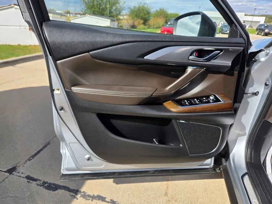 2020 Mazda CX-9 Signature photo 1