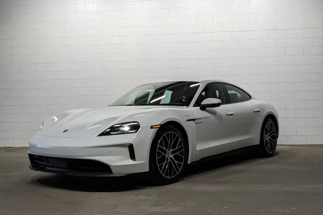 2025 Porsche Taycan photo 1