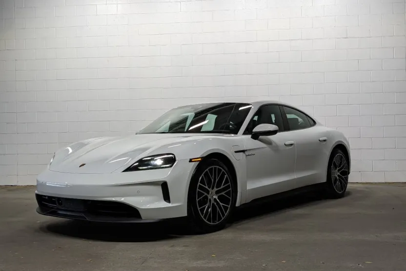2025 Porsche Taycan photo 1