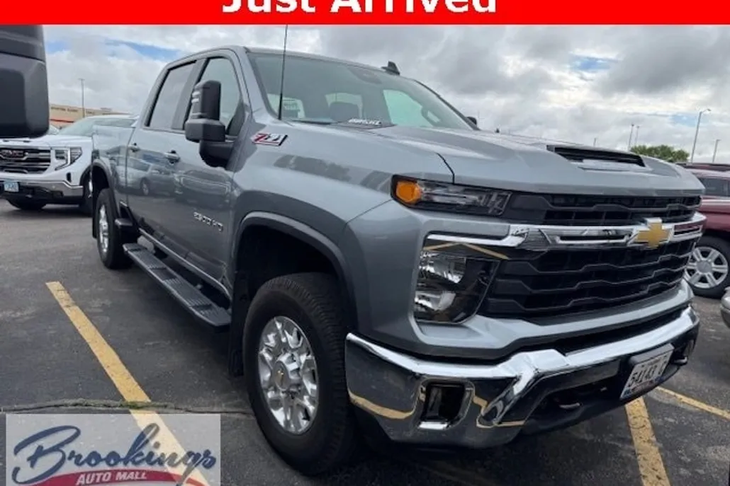2024 Chevrolet Silverado 2500HD LT photo 1